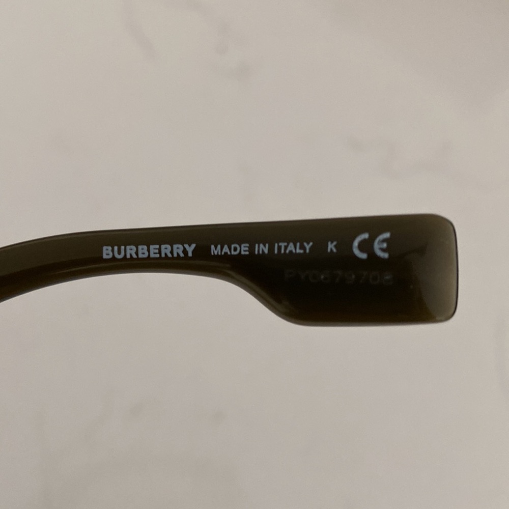 NWT Burberry Women’s Brownish Black oversized Sunglasses. - Picture 9 of 10